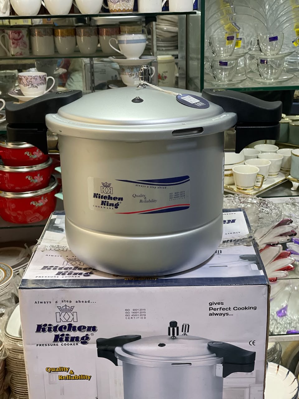 Kichen king Blaze pressure cooker- Double handle with steamer Jali